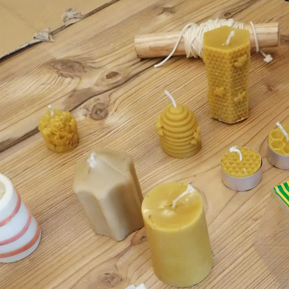 Bienenwachskerzen gießen - Ferienspiel